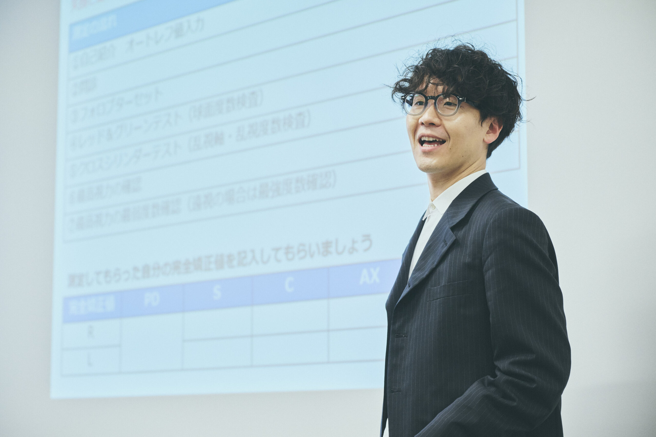 社会に必要不可欠な「メガネ屋」で専門知識をもった人間を育てていく